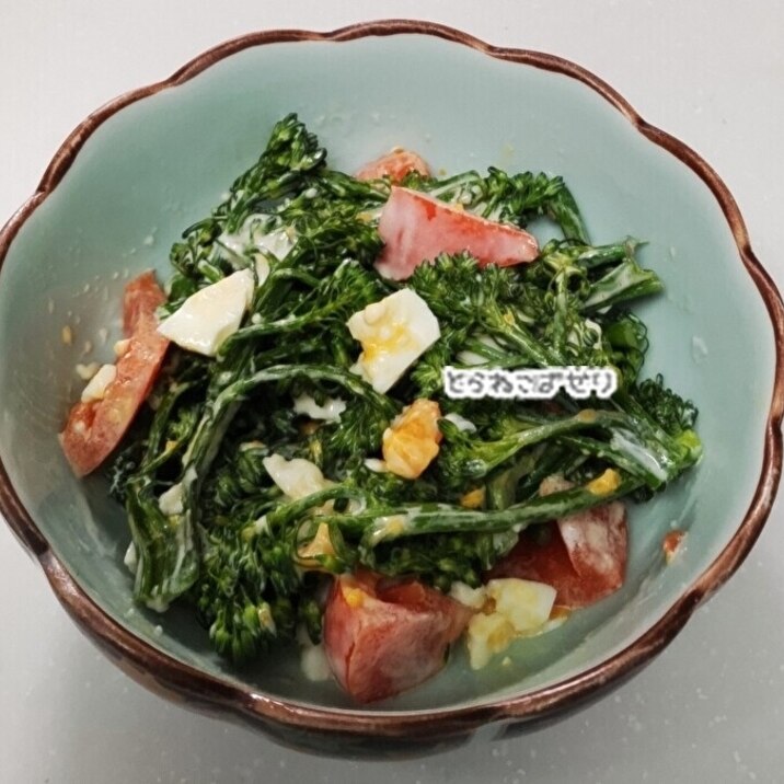 茎ブロッコリーとトマト☘️ゆで卵のサラダ